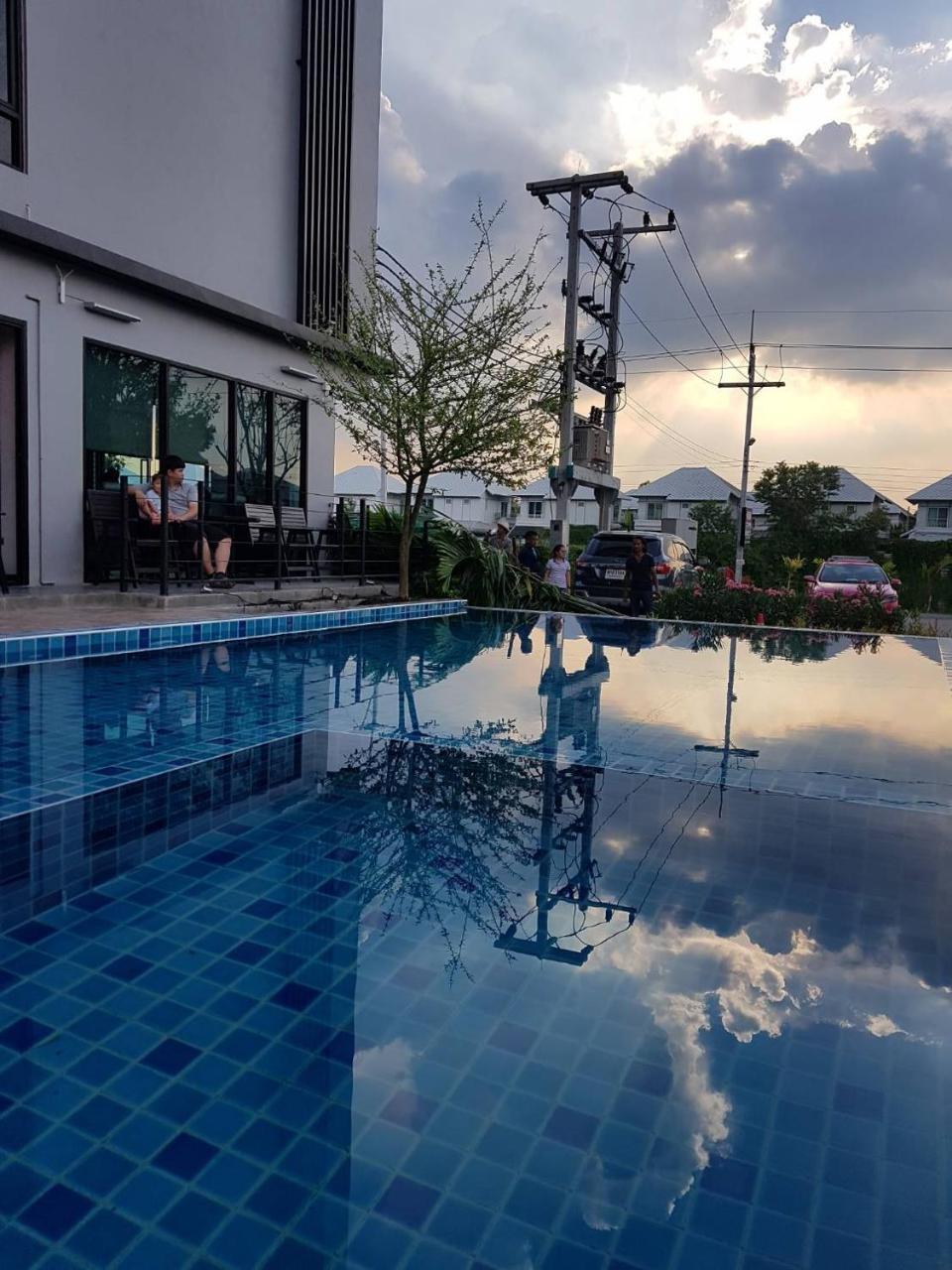 Bangkok Boutique Resort Rangsit Патхумтхані Екстер'єр фото